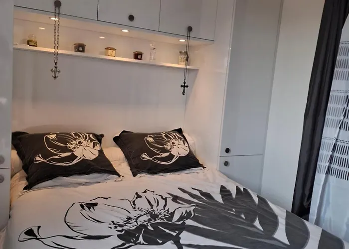 Apartamento Avec Place De Parking Et Acces Piscine Privee *